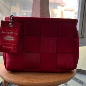 Harvey’s original seatbelt bag .. lipstick red